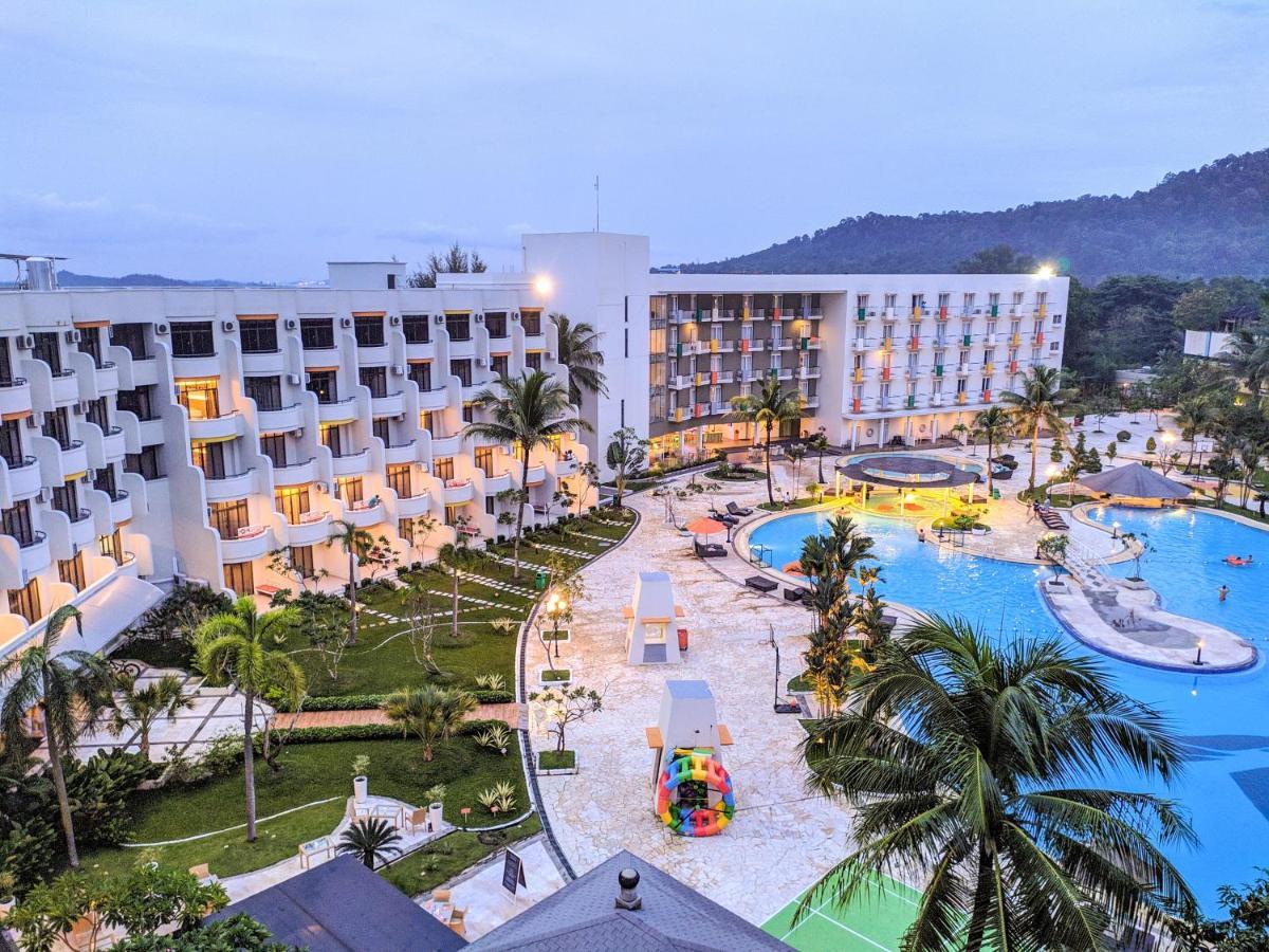 Harris Batam Waterfront Resort