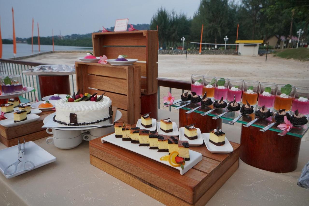 Harris Batam Waterfront 4* Sekupang