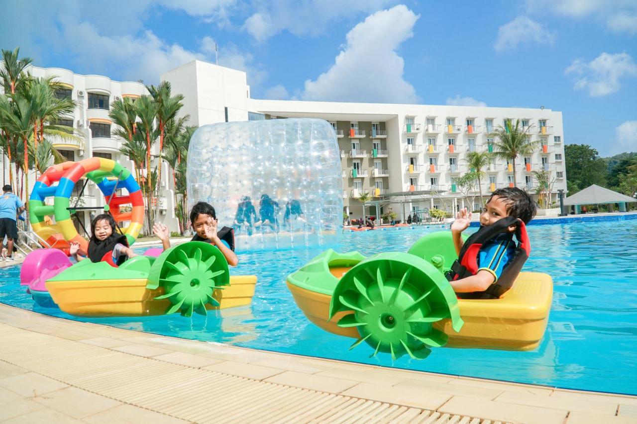 Harris Batam Waterfront Resort Sekupang