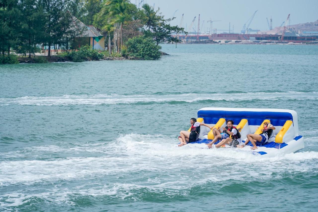 Harris Batam Waterfront 4*